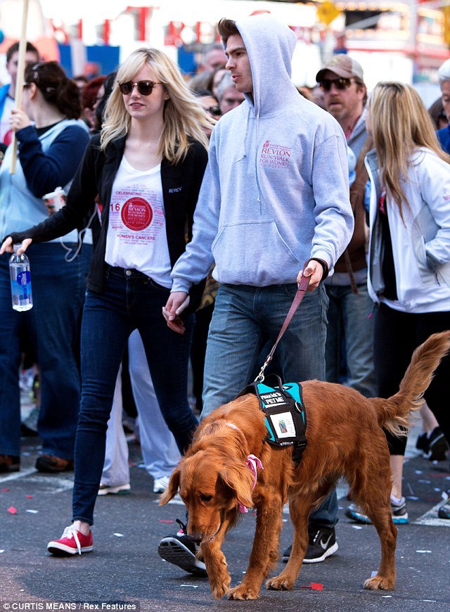 Miranda Lambert and Blake Shelton with dog