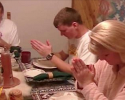 When the family sits down to dinner and pray, their canine joins in on the prayer in hilarious fashion