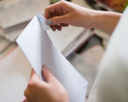 Woman asks neighbor to watch dogs – then receives a letter from him that reduces her to tears