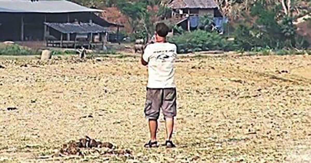 Man calls into field and it leads to an unbelievable moment