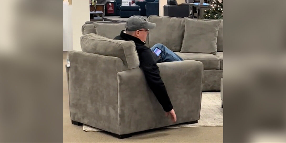 Dog Dad Has One Non-Negotiable Rule While Chair Shopping — And It's All About His Pup